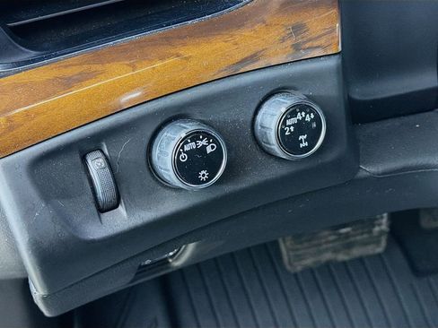 Used 2018 Cadillac Escalade Premium Luxury image 35