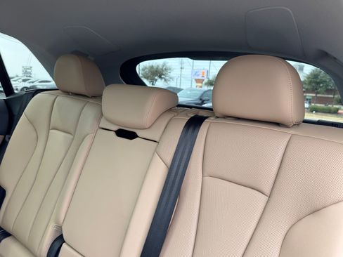 Used 2022 Audi Q8 Premium Plus image 27