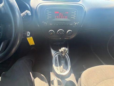 Used 2016 Kia Soul FWD image 23