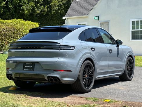 New 2026 Porsche Cayenne GTS AWD/4WD image 8