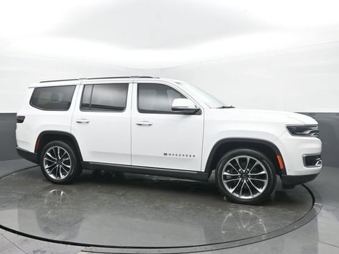 Used 2022 Jeep Wagoneer Series III w/ Premium Group I image 3