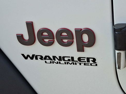 Used 2022 Jeep Wrangler Unlimited Rubicon w/ Cold Weather Group image 30