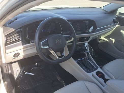 Certified 2023 Volkswagen Jetta SE FWD image 16