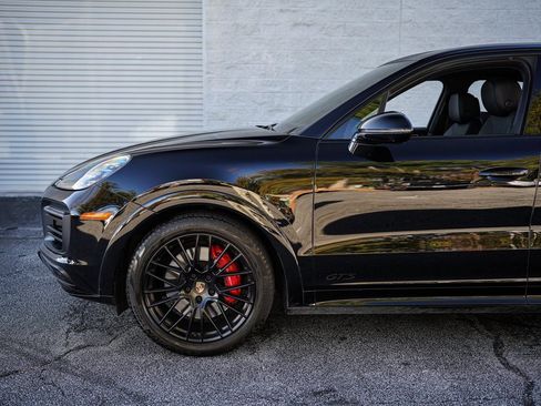 Used 2022 Porsche Cayenne GTS w/ Premium Package Plus image 10