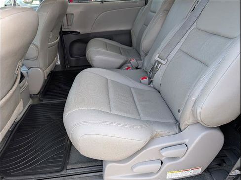 Used 2016 Toyota Sienna LE image 6