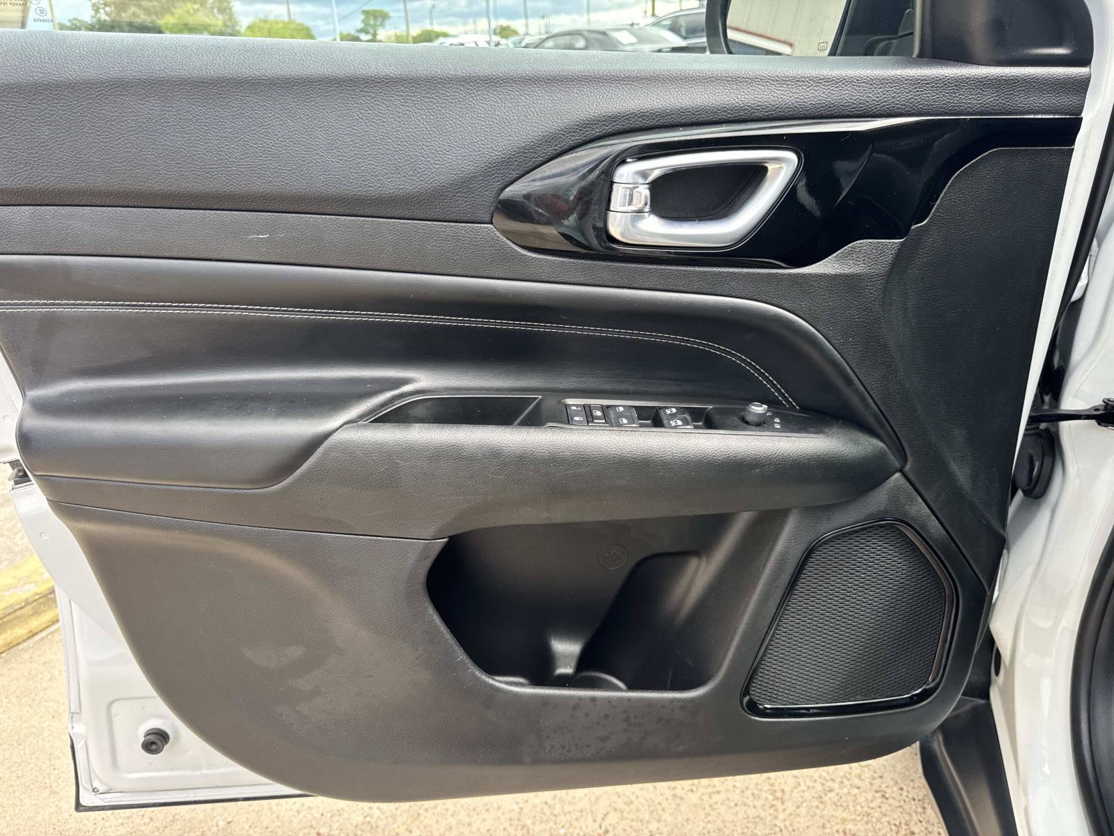 Used 2022 Jeep Compass Latitude FWD image 18