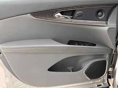 Used 2019 Lincoln Nautilus Reserve FWD image 14