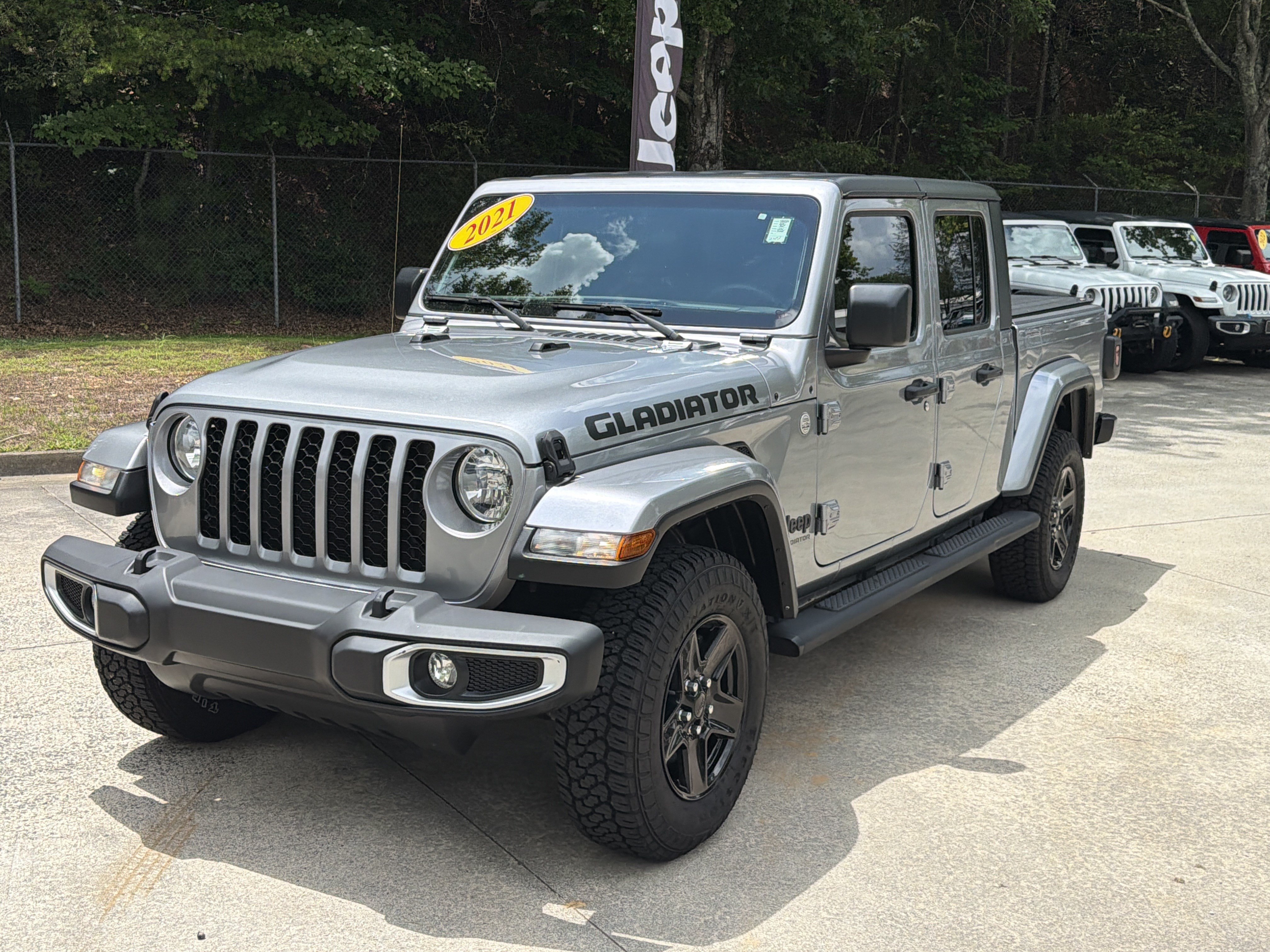 Used 2021 Jeep Gladiator Sport AWD/4WD image 3
