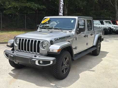 Used 2021 Jeep Gladiator Sport AWD/4WD image 3