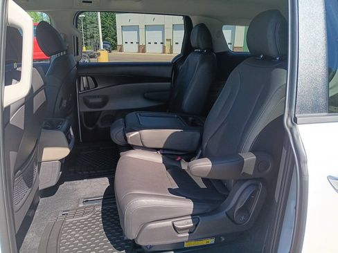 Used 2026 Kia Carnival FWD image 18