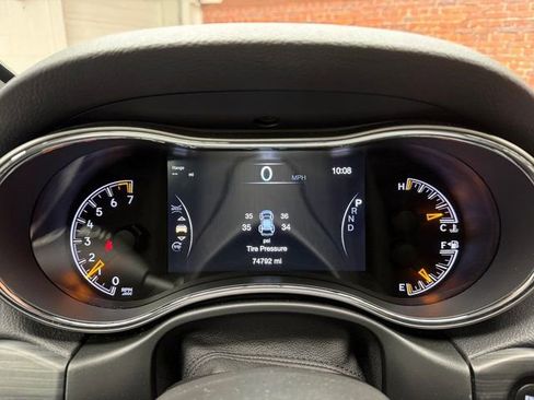 Used 2022 Jeep Grand Cherokee Laredo X image 15