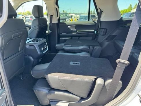 Used 2025 Ford Expedition Platinum AWD/4WD image 33