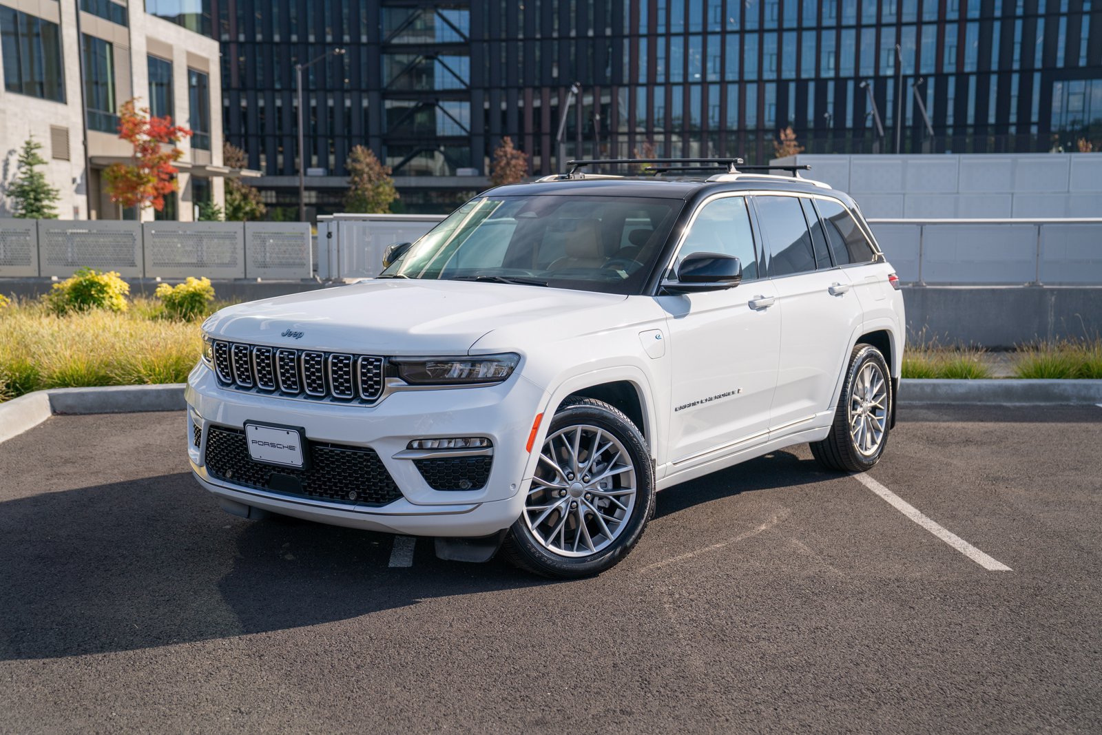 Used 2022 Jeep Grand Cherokee Summit w/ Advanced Protech Group IV AWD/4WD image 1