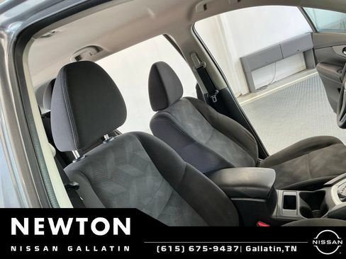 Used 2016 Nissan Rogue S w/ Appearance Package FWD image 12