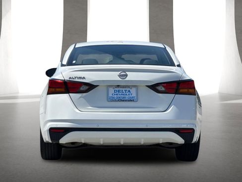 Used 2025 Nissan Altima 2.5 SV FWD image 5