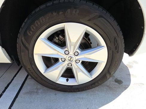 Used 2022 Volvo XC60 B5 Momentum image 10