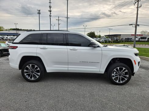 Used 2024 Jeep Grand Cherokee Overland image 6