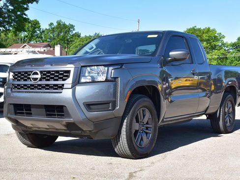 Used 2025 Nissan Frontier SV RWD image 1