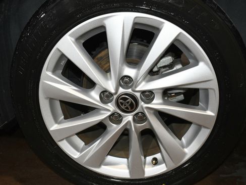 Used 2021 Toyota Camry LE image 68