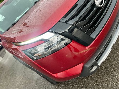 Certified 2025 Nissan Pathfinder SL FWD image 37