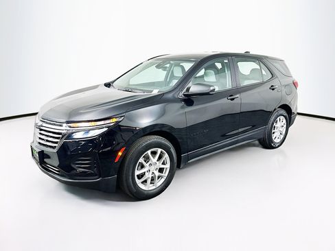 Used 2023 Chevrolet Equinox LS FWD image 3
