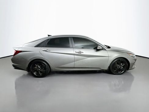Used 2023 Hyundai Elantra SEL FWD image 7