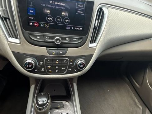 Used 2020 Chevrolet Malibu LT FWD image 18