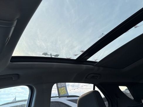 Used 2018 Chevrolet Equinox LT w/ Sun & Infotainment Package image 8