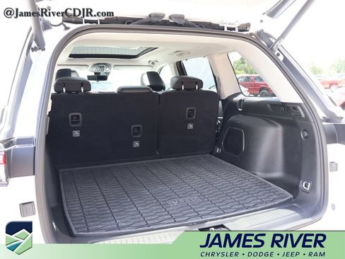 Used 2022 Jeep Grand Cherokee Limited 4xe w/ Luxury Tech Group II AWD/4WD image 16