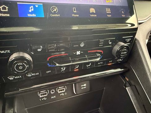 New 2025 Jeep Grand Cherokee Limited w/ Black Appearance Package image 34