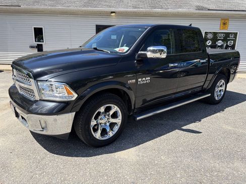 Used 2017 RAM 1500 Laramie w/ Convenience Group AWD/4WD image 2