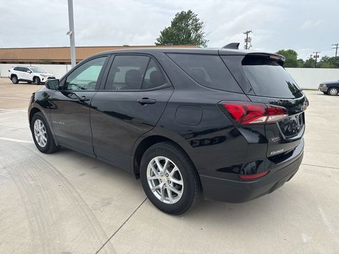 Used 2024 Chevrolet Equinox LS w/ LS Convenience Package image 4
