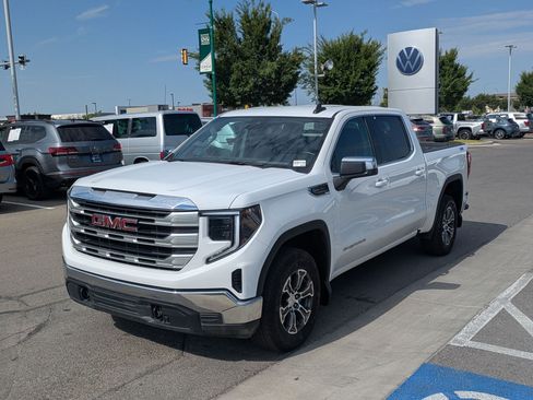 Used 2024 GMC Sierra 1500 SLE w/ X31 Off-Road Package AWD/4WD image 11