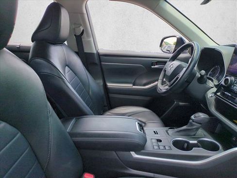 Used 2023 Toyota Highlander XLE FWD image 21