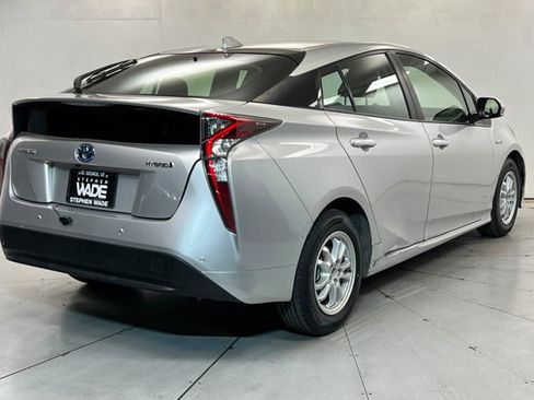 Used 2018 Toyota Prius Two w/ Prius Two Safety Plus Package FWD image 5