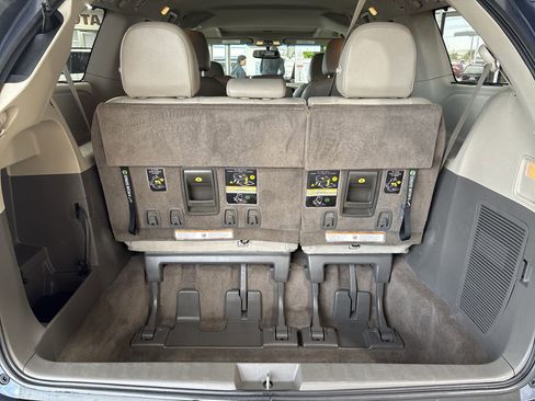 Used 2017 Toyota Sienna XLE w/ XLE Navigation Package image 24