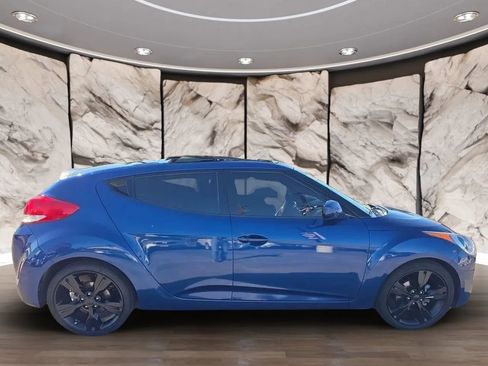Used 2017 Hyundai Veloster Value Edition image 7