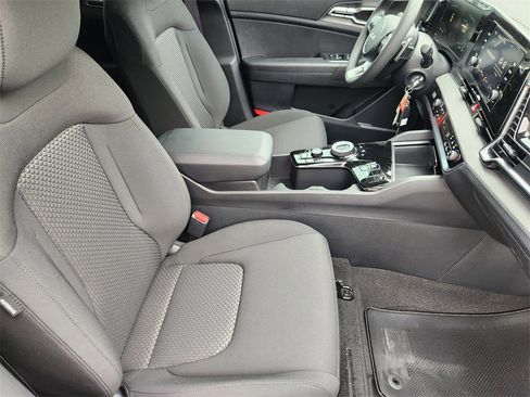 New 2025 Kia Sportage LX image 10