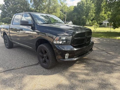 Used 2017 RAM 1500 Express w/ Black Ram 1500 Express Group AWD/4WD image 4