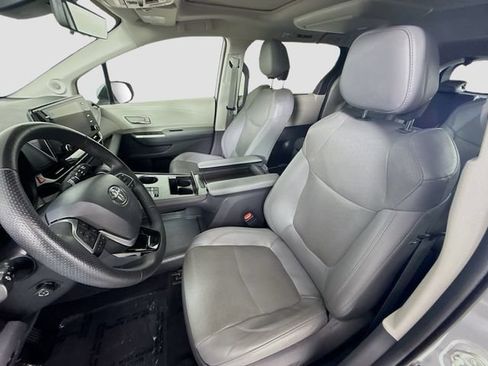 Certified 2021 Toyota Sienna Limited FWD image 24