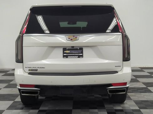 Used 2022 Cadillac Escalade Luxury w/ LPO, Floor Liner Package AWD/4WD image 6