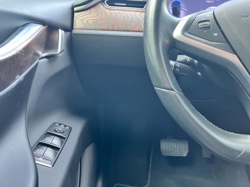 Used 2018 Tesla Model X 75D image 40