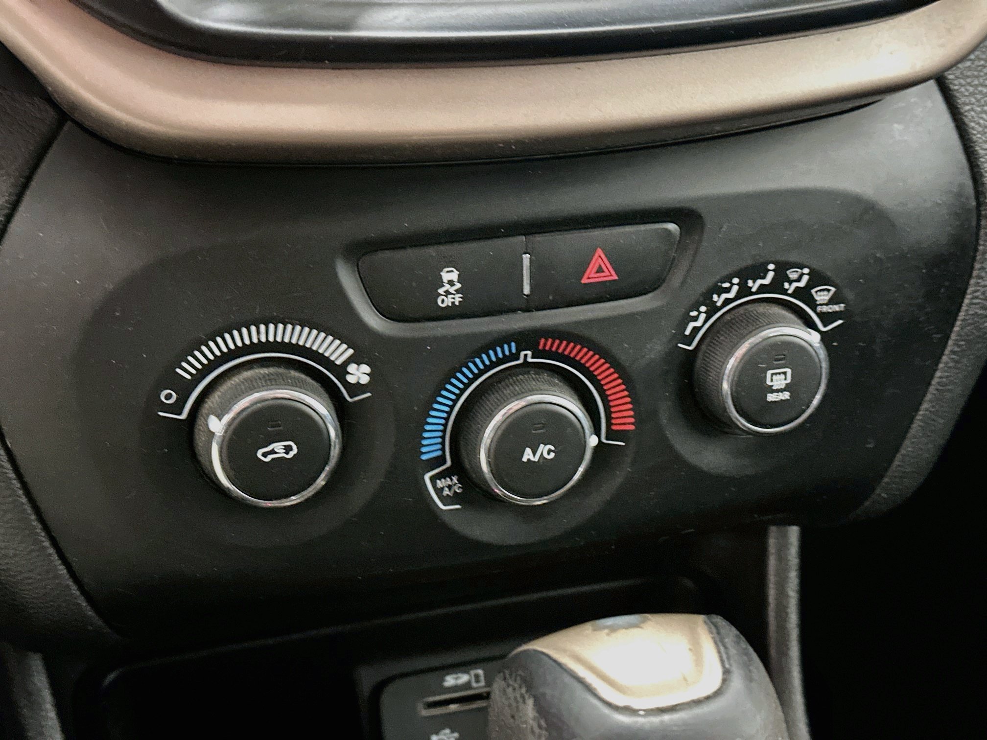 Used 2014 Jeep Cherokee Sport AWD/4WD image 22