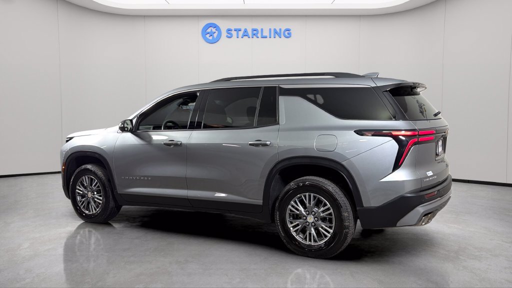 Certified 2026 Chevrolet Traverse LT w/ Driver Confidence Package FWD image 4