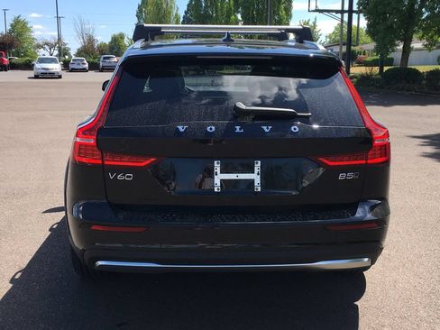 Used 2025 Volvo V60 B5 Cross Country Ultra w/ Climate Package AWD/4WD image 5