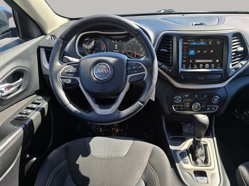Used 2016 Jeep Cherokee Latitude FWD image 3