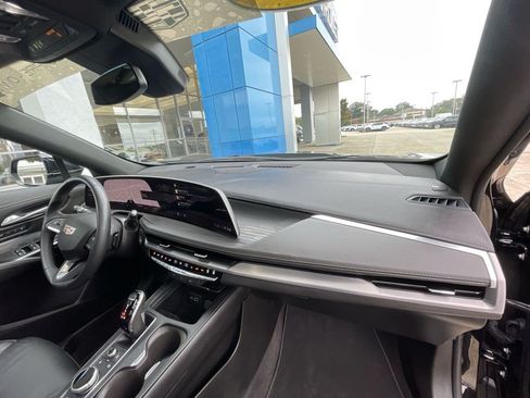 Certified 2025 Cadillac XT4 Premium Luxury FWD image 30