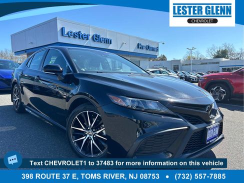Used 2023 Toyota Camry SE w/ Cold Weather Package AWD/4WD image 1