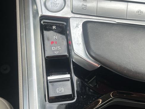 Used 2019 Audi e-tron Prestige w/ Prestige Package AWD/4WD image 22