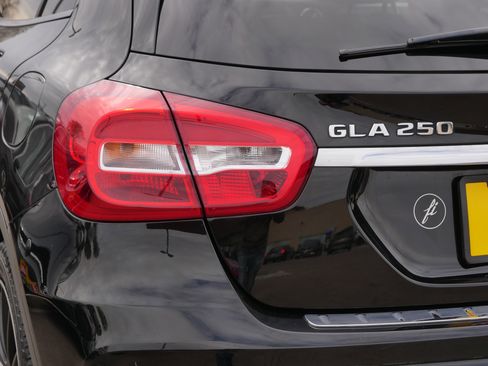 Used 2018 Mercedes-Benz GLA 250 4MATIC image 17
